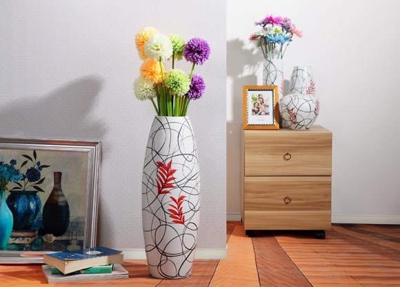 Напольные вазы в интерьере квартиры
