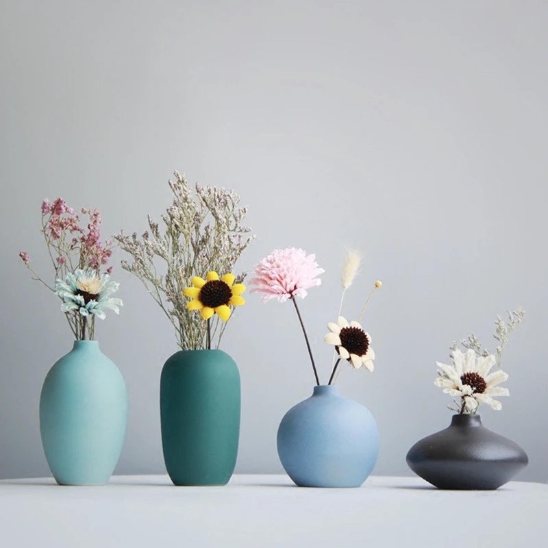 Белые керамические вазы для цветов